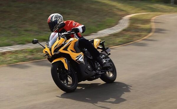 bajaj pulsar rs 200 Bike mileage