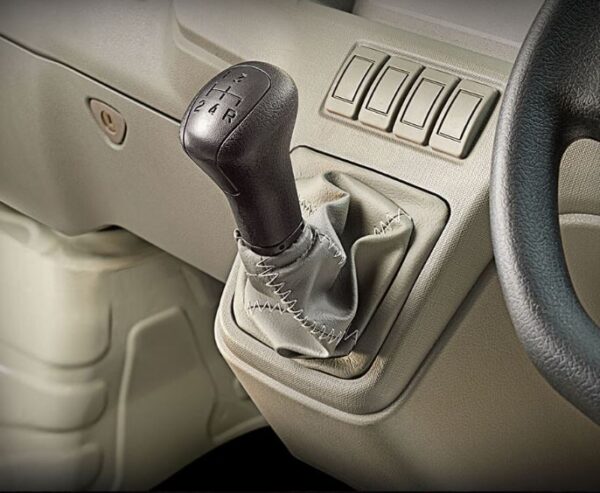 Mahindra Jeeto Minivan transmission system